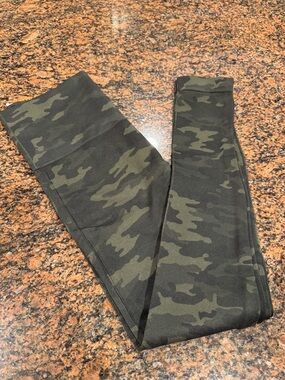 SPANX Green Camo Leggings. Sz XS